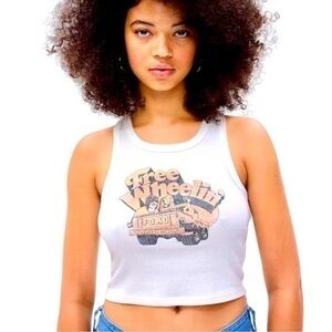 WOMEN / T-SHIRTS & TANKS
Cropped Graphic Tank Top